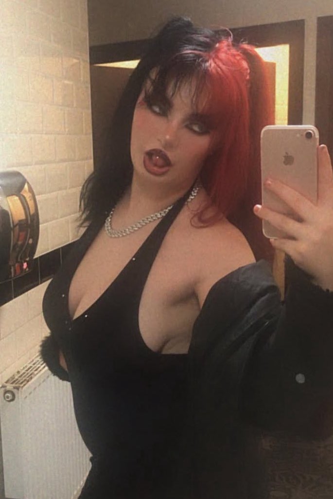 𝒯𝒽𝑒 𝒢𝑜𝒹𝒦𝒾𝓁𝓁𝑒𝓇🗡️🩸 tweet media