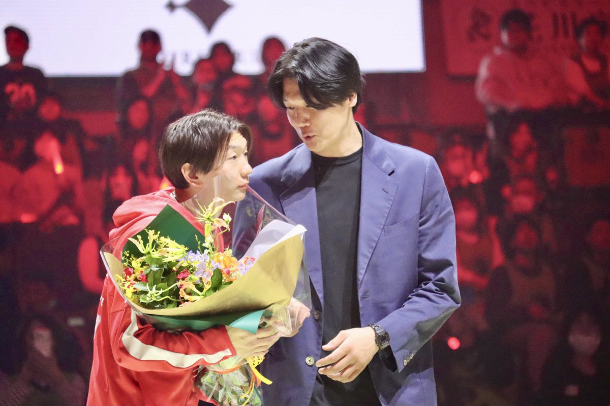 レバンガ北海道のみなさま、桜井さん、ありがとうございました😭

文男さんのRS最後のアウェイ戦が北海道で良かったです✨

#千葉ジェッツ
#西村文男
#レバンガ北海道