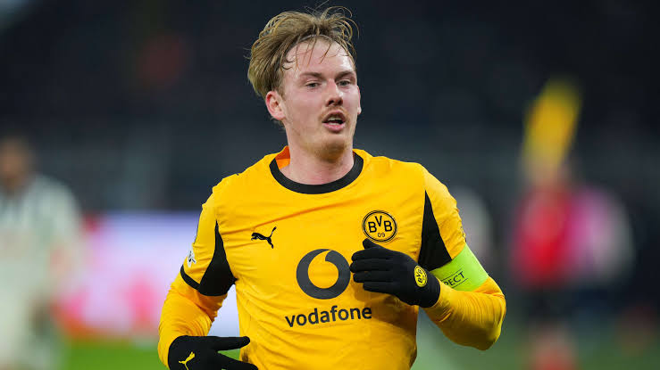Oliveira32Pablo's tweet image. O FC Cincinnati tem interesse no meia-atacante alemão Julian Brandt, de 29 anos. Seu contrato com o Borussia Dortmund está para expirar e não será prorrogado. O clube da MLS estaria esperançoso em persuadir Brandt nas negociações iniciais.