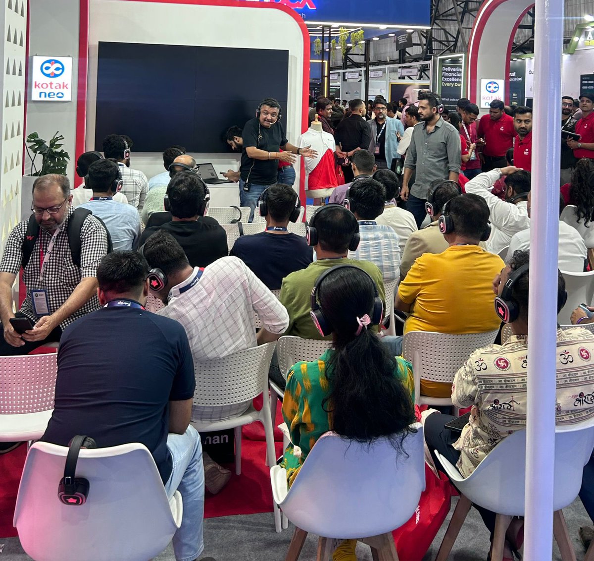 Ashish1Nanda's tweet image. A packed house at #FinbridgeExpo.  Learning sessions through the day. It was fun interacting with customers. 

#KotakNeo