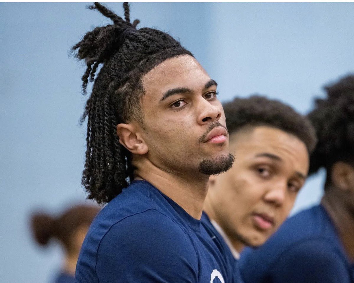 PotomacBlue's tweet image. Let’s take a moment to lift those ✌🏾 high, look to the sky, and send a heartfelt Happy Heavenly 23rd Birthday to Kyle.

#WeGotYouKH✌🏾 #BlueBlood #Family #LongLiveKH #KH11