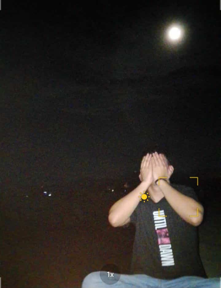 RonBernillas's tweet photo. I love you, I mean I love moon 🌕 https://t.co/lvE8Qr0Lby