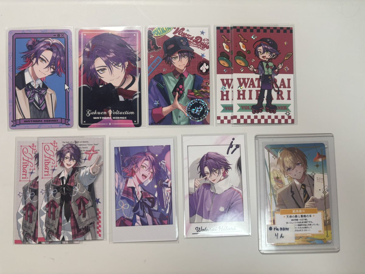 rin1031111's tweet photo. 【交換】にじさんじ VOLTACTION 学園ゔぉるたくしょん フォト風カード 特典

譲 画像1.2枚目 紫🟣青🔵赤🔴
求 黄色🟡（過去のものも検討します）

まとめての方優先
明日にじそ現地での手渡し可能です〇 https://t.co/eOYfpVgmC4
