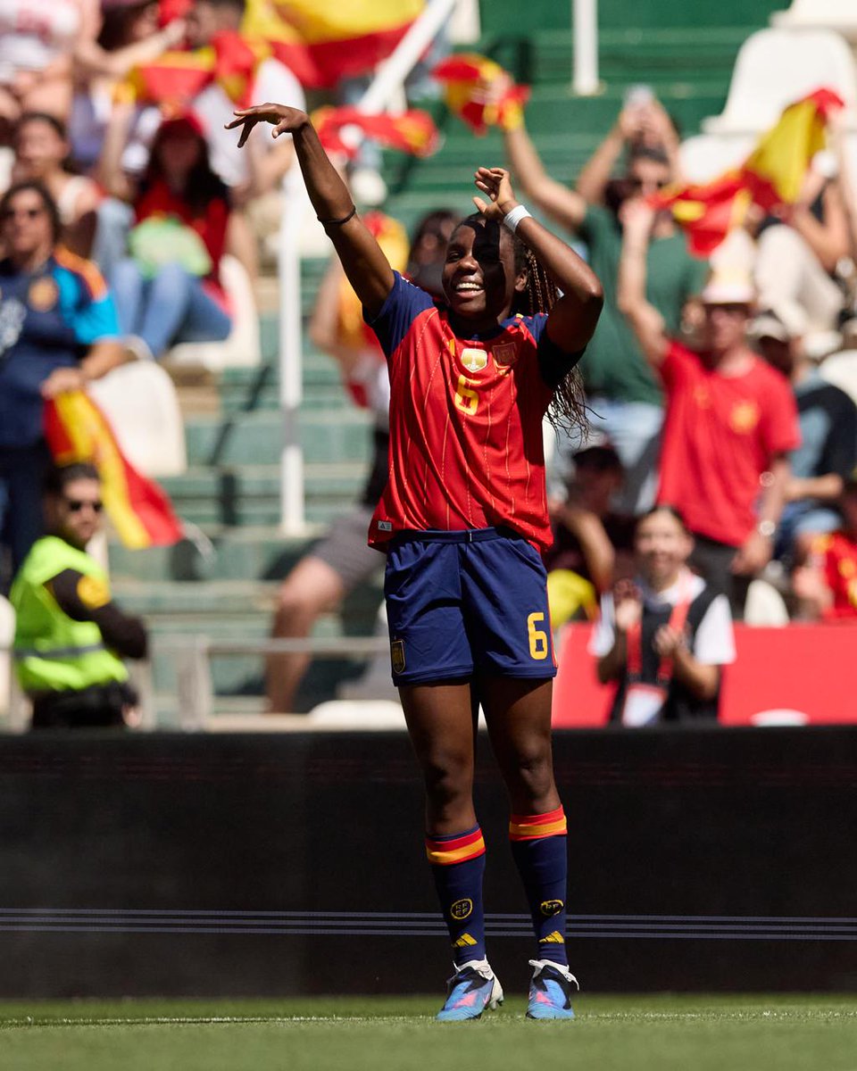 SEFutbolFem's tweet image. Seis partidos. 𝗧𝗿𝗲𝘀 𝗴𝗼𝗹𝗲𝘀.

🏀 Nos acostumbraríamos con gusto a esta celebración...

#FIFAWWC | #JugarLucharYGanar