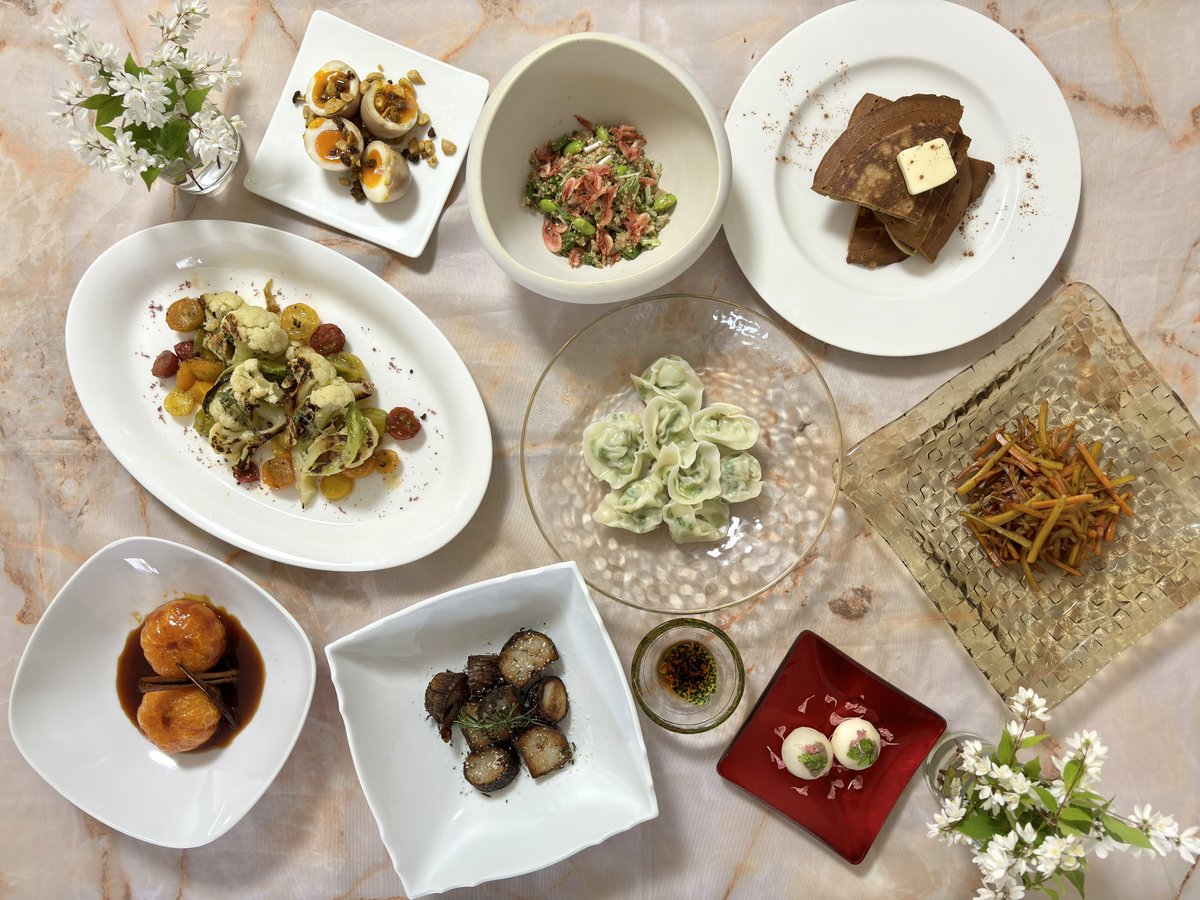 kitchenbyyummy's tweet photo. お料理教室のテーマは Permaculture🍽️
春の味を追いかけて、日々の食卓で楽しめるフルコース🧚🌿
温度や質感、余韻までを設計して完成するとレストラン界の夢アイテムみたいな料理になるっ🍽️
#料理教室東京 #お料理教室 #東京料理教室 #シェフゆみこ #クッキングクラス #クッキング教室 #料理教室港区 https://t.co/CZRHCmIPNT