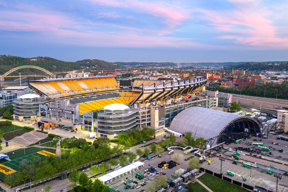 dmcgrew's tweet image. The NFL Draft in Pittsburgh is only 5 days away and things are really starting to take shape now. The huge canopy and stage next to Acrisure Stadium is looking mostly complete. Looking forward to next Thursday! #pittsburgh #nfldraft
