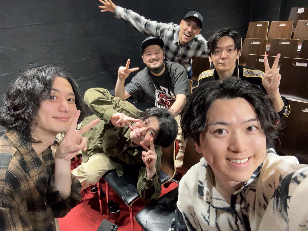 kinzo_aso's tweet photo. ☆追記☆
①昼回黄色担当者
aっpple teaとTIFAMiは黄色がリーダーなので多分orionもあやちゃんがリーダー(?)
②昼会出演者
みんな素敵!
③リハ前 #TIFAMi &豚平&たけし
たけし会えて嬉しかった!
豚平最高の盛り上げ!
二人ともありがとう!
④TIFAMiフルメン(初回)
ALTへ
#あいどるごっこ https://t.co/pDcu9eNivF