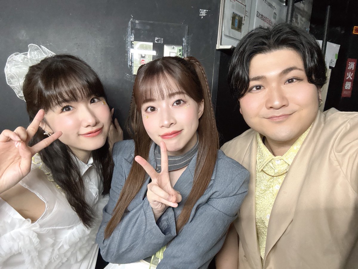 kinzo_aso's tweet photo. ☆追記☆
①昼回黄色担当者
aっpple teaとTIFAMiは黄色がリーダーなので多分orionもあやちゃんがリーダー(?)
②昼会出演者
みんな素敵!
③リハ前 #TIFAMi &豚平&たけし
たけし会えて嬉しかった!
豚平最高の盛り上げ!
二人ともありがとう!
④TIFAMiフルメン(初回)
ALTへ
#あいどるごっこ https://t.co/pDcu9eNivF