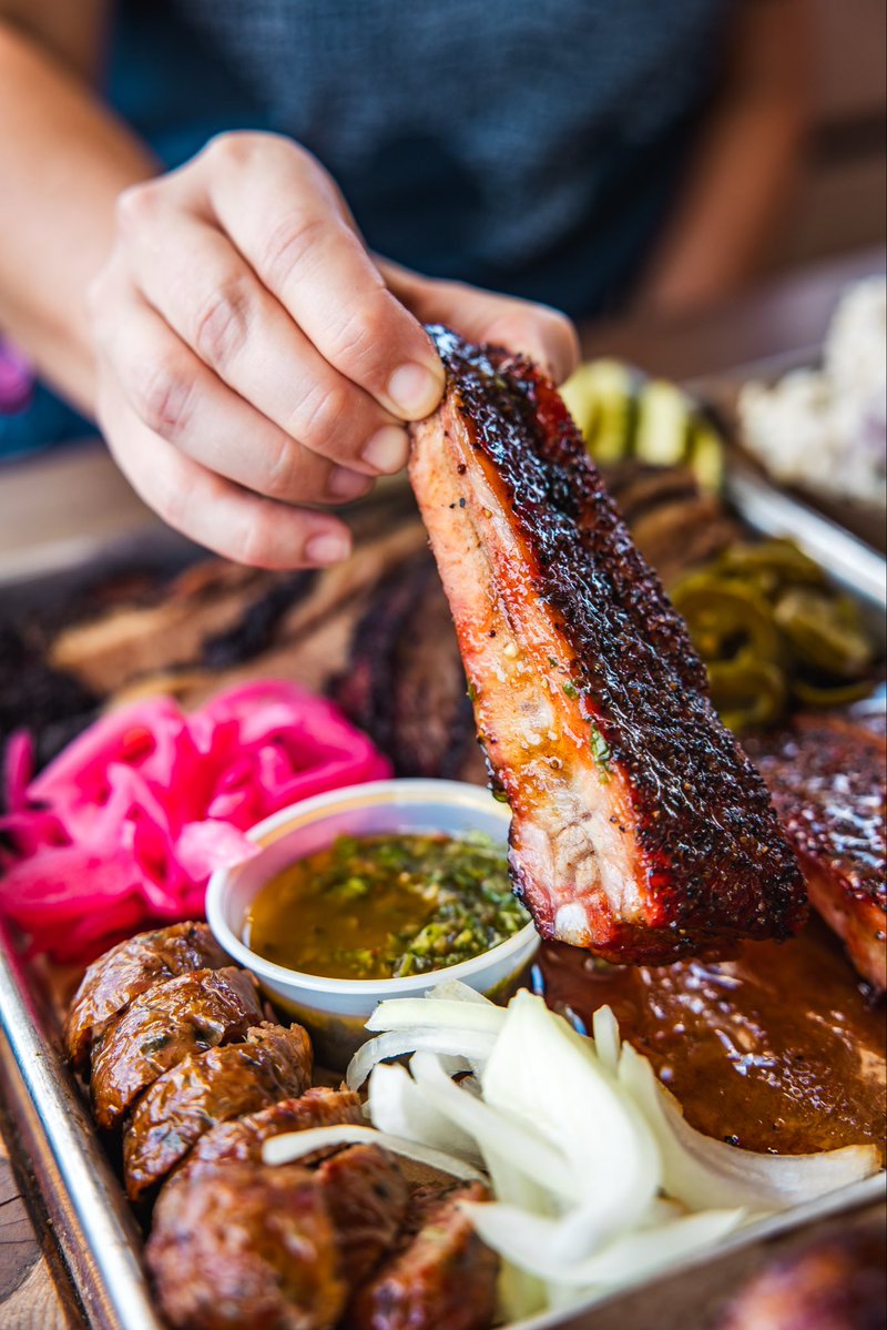 StilesSwitchBBQ's tweet image. Let’s go Saturday! All the Smoked Meats with a side of weird weather coming our way today #AustinTX …we out here! Ready at 11am! #TexasBBQ #BBQ #ATX