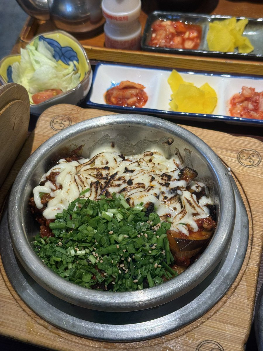 식충이 tweet media