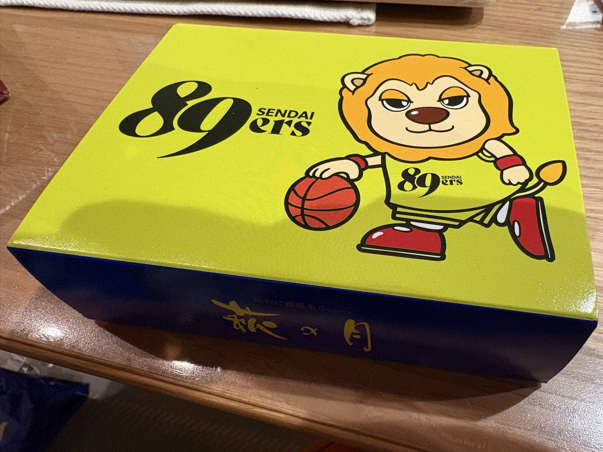 mscftwcrew0824's tweet image. 駅で仙台89ersのコラボパッケージ萩の月をゲット🌙可愛い🏀　#89ERS
