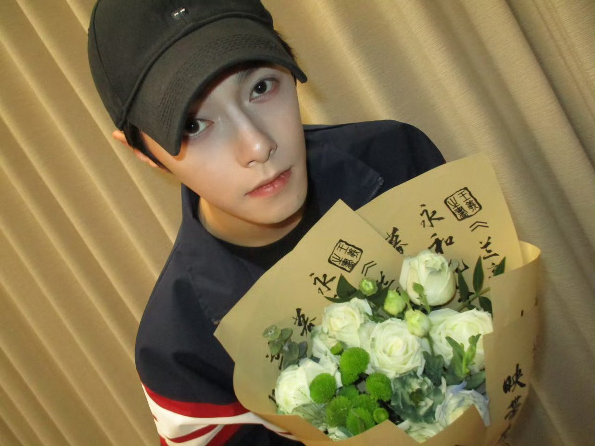 2026.04.16 #FangYilun studio’s weibo updated.

🙌🏻 ปิดกล้องแล้ว! 

แม้บทเพลงจะจบลงแต่ผู้คนยังไม่แยกย้าย ตั้งตารอที่จะได้พบกับ หนิงฉางเย่ว #ฟางอี้หลุน โดยเร็ว เพื่อร่วมเดินทางไปในเรื่องราวของบุพเพสันนิวาส สามภพสามชาติด้วยกัน~

#Liveforever #长生契

Cr. weibo方逸伦工作室

#方逸伦