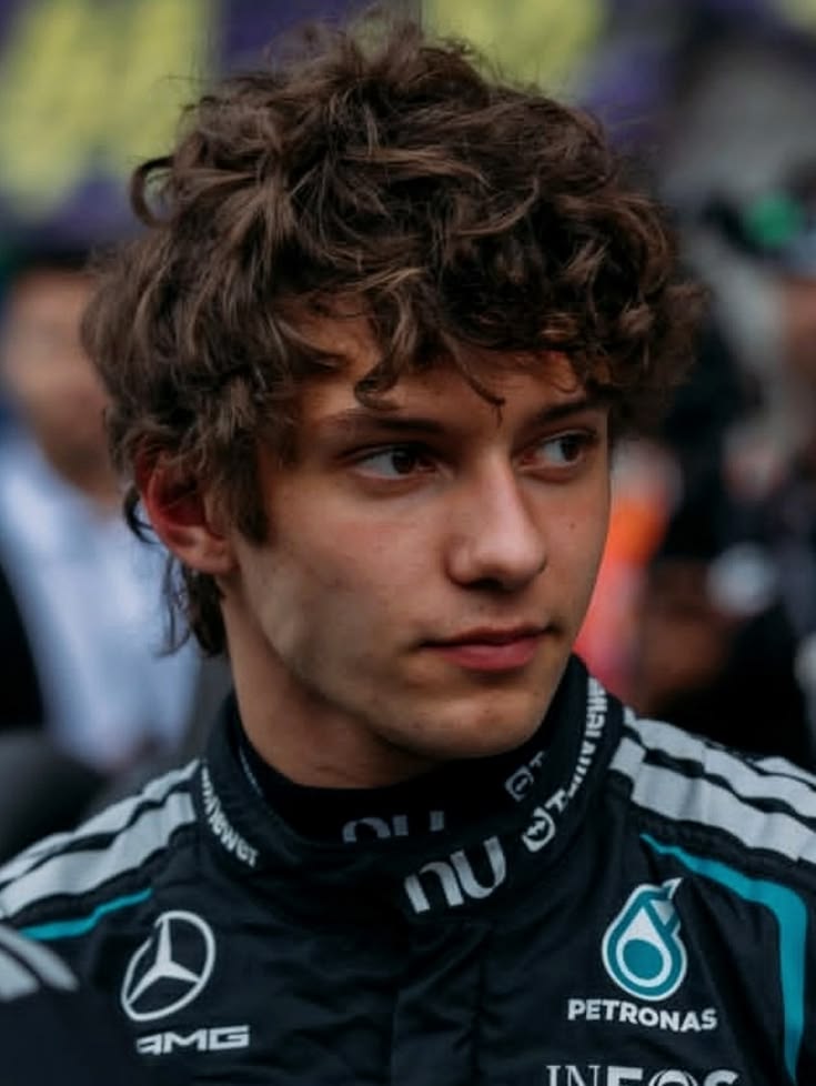 Ms Rhea, professional jourNELLIst tweet media