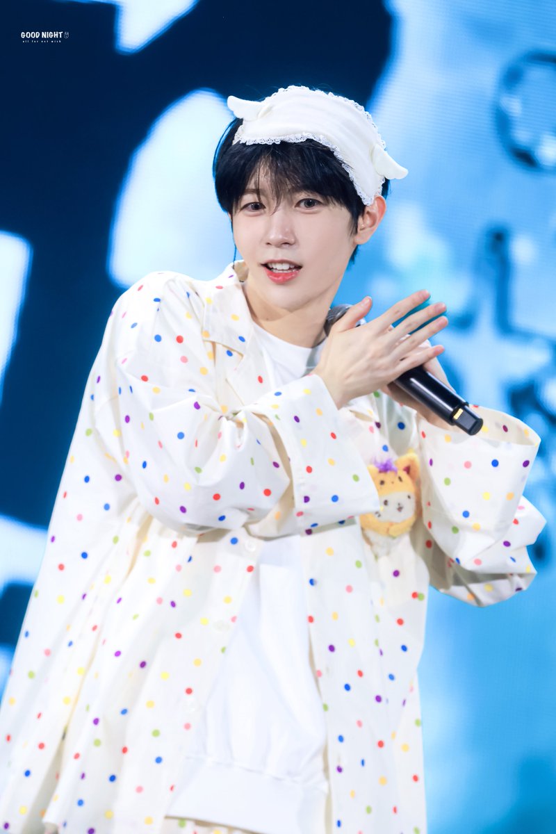 good night🌙 tweet media