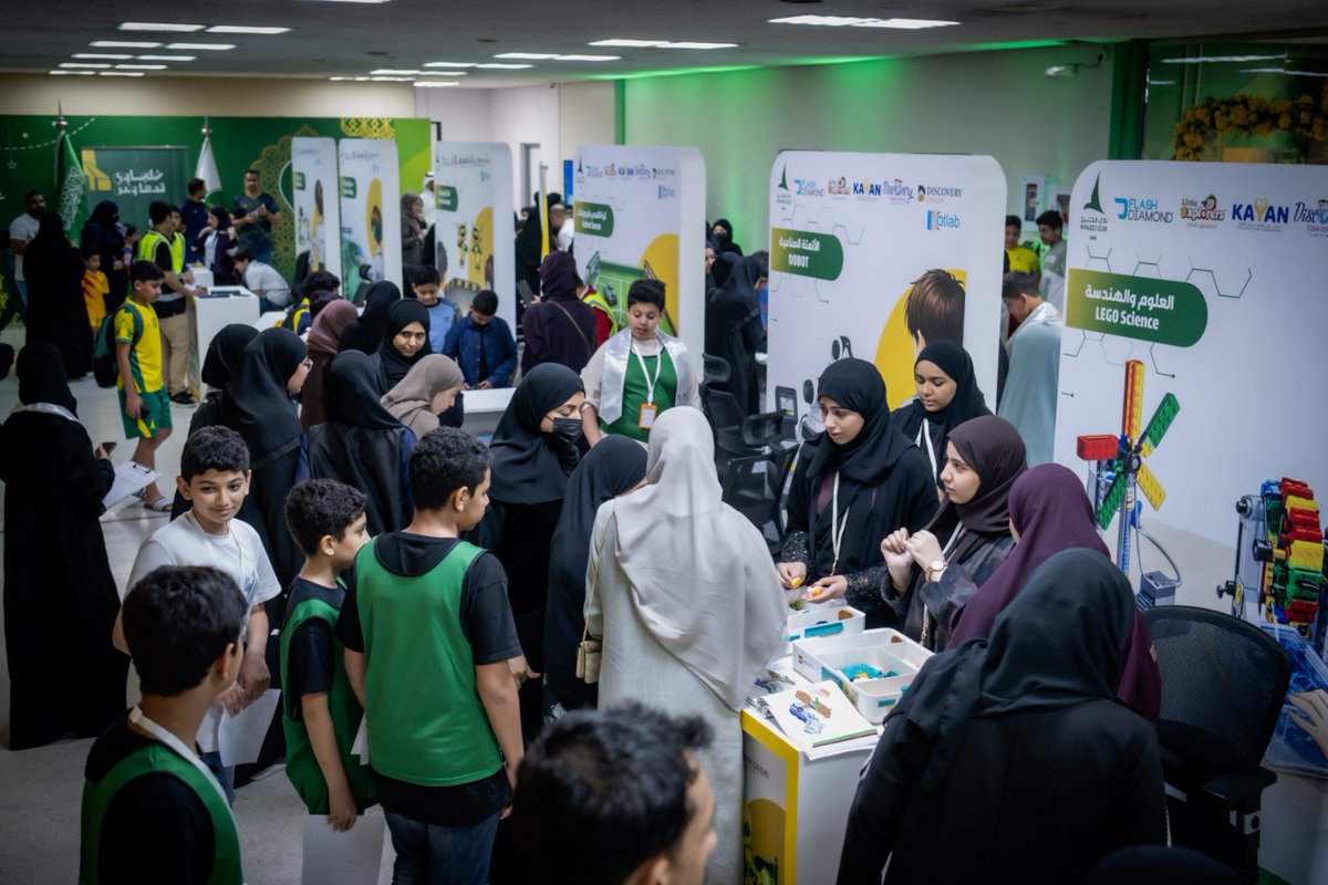 👏🏻 إقبال كبير في الساعات الأولى من مبادرة «يوم التكنولوجيا والابتكار» بتنظيم #اجتماعية_الدانة وبالتعاون مع «مدارس كيان» 

🕘 متواجدين حتى الثامنة مساءً