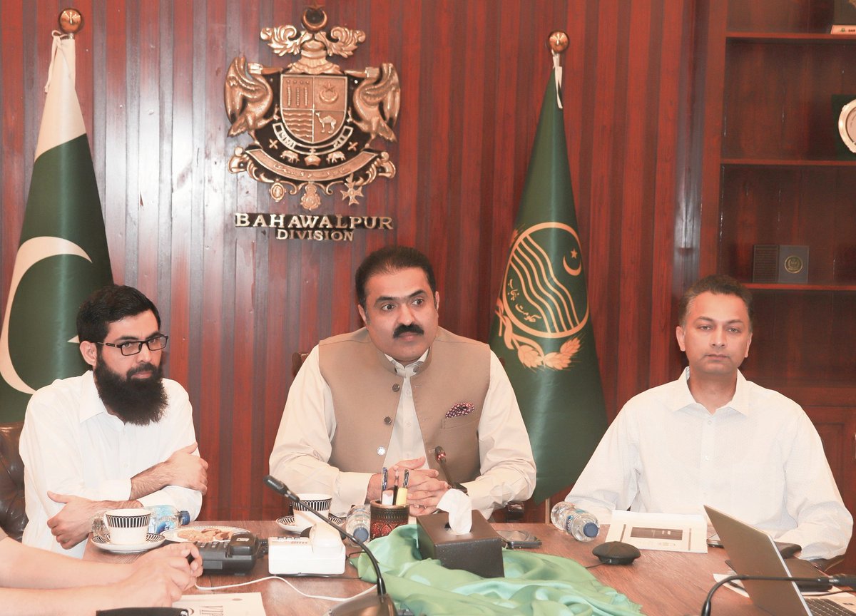 CommissionerBpr's tweet image. کمشنر بہاولپور ڈویژن عرفان علی کاٹھیا کی زیرِ صدارت پنجاب لینڈ ریکارڈ اتھارٹی کے تحت ڈیجیٹلائزیشن بارے جائزہ اجلاس منعقد ہوا۔ اجلاس میں ڈائریکٹر جنرل پنجاب لینڈ ریکارڈ اتھارٹی اکرام الحق نے شرکت کی۔ ڈیجیٹلائزیشن سے اراضی ریکارڈ سسٹم میں شفافیت آئی ہے، ریونیو ریکارڈ سے متعلق کیسز