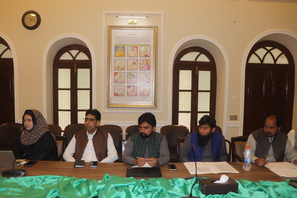 CommissionerBpr's tweet image. کمشنر بہاولپور ڈویژن عرفان علی کاٹھیا کی زیرِ صدارت پنجاب لینڈ ریکارڈ اتھارٹی کے تحت ڈیجیٹلائزیشن بارے جائزہ اجلاس منعقد ہوا۔ اجلاس میں ڈائریکٹر جنرل پنجاب لینڈ ریکارڈ اتھارٹی اکرام الحق نے شرکت کی۔ ڈیجیٹلائزیشن سے اراضی ریکارڈ سسٹم میں شفافیت آئی ہے، ریونیو ریکارڈ سے متعلق کیسز