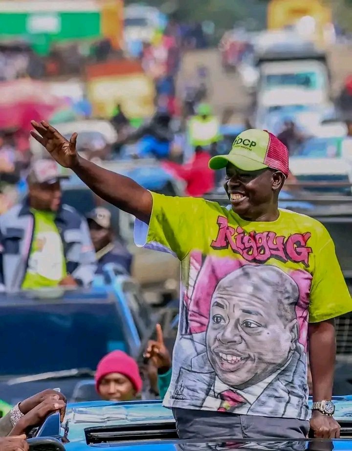 MalemaGenz's tweet photo. Hii t-shirt nayo n 🔥🔥#Riggyg https://t.co/6jYwVOUfWM