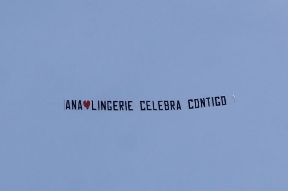 Props 👑 
Isto sim é de aplaudir 
A Ana recebe aviões de apoio só (e pub junto)

Não há dicas que mudam e mudaram o jogo 
Inchem 

#sstvi