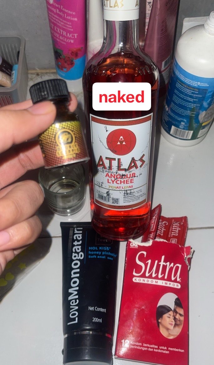 naked tweet media
