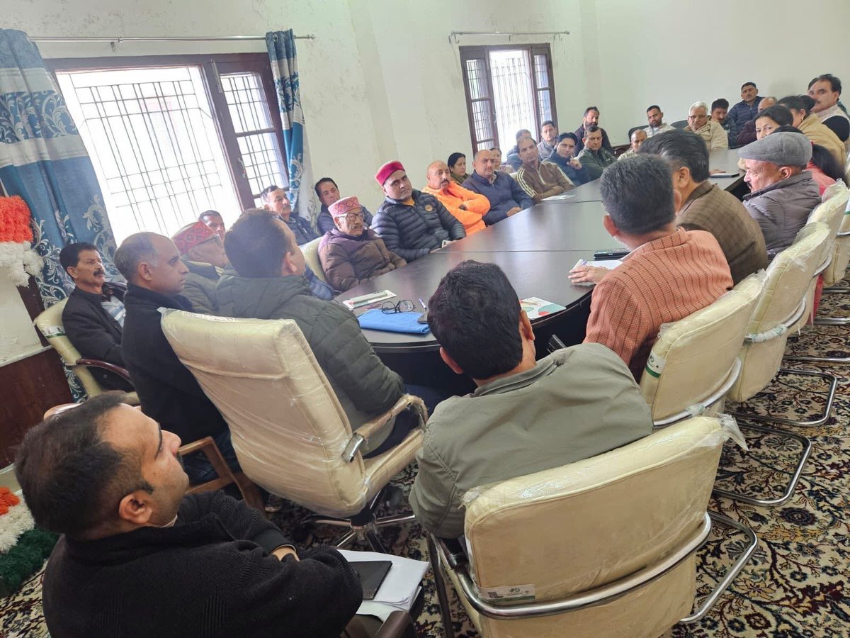 BJP4JnK's tweet image. LoP J&amp;amp;K Assembly Sh. @Sunil_SharmaBJP chaired a strategic meeting with senior party leaders at the District Office in #Kishtwar.