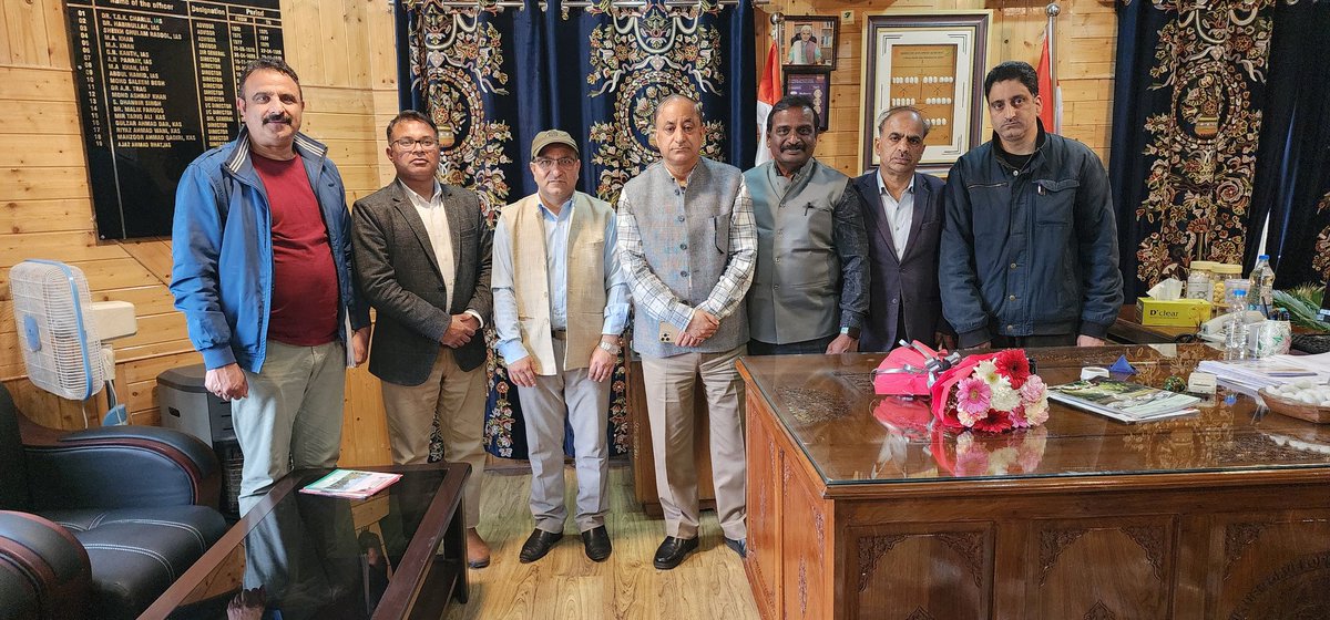 csrtipam's tweet photo. Director, CSB–CSR&amp;TI Pampore, Dr. N. Sakthivel visited @jksericulture &amp; was received by Director @AjazAhmadIAS. Both sides discussed strengthening sericulture in UT J&amp;K and assured close coordination. He also visited cold storage &amp; Silk Testing/SMOI Centre, Tulsibagh, Srinagar https://t.co/55RHbtauAu
