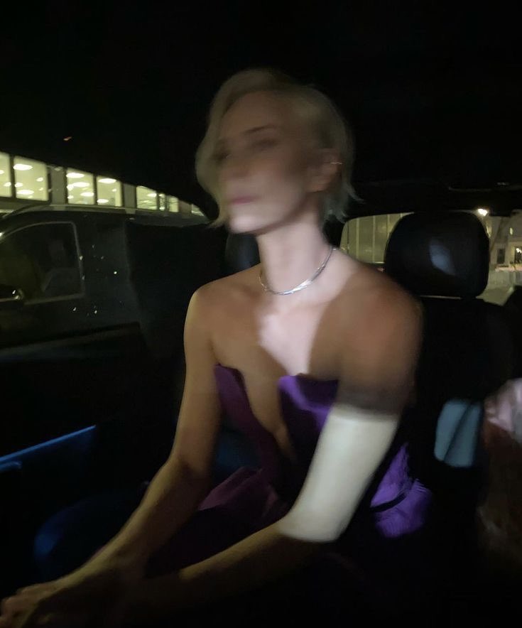 이거뭐랄까
샤를일반인여친인 내가 찍어준 사진같음