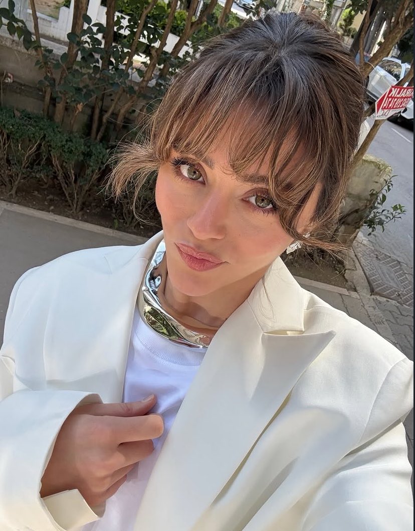 bysilat's tweet photo. Happy birthday to this sunshine of a girl 🎂 https://t.co/KgvgLJcM0T