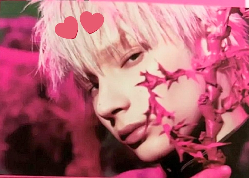 Kai's_cheek_bones tweet media