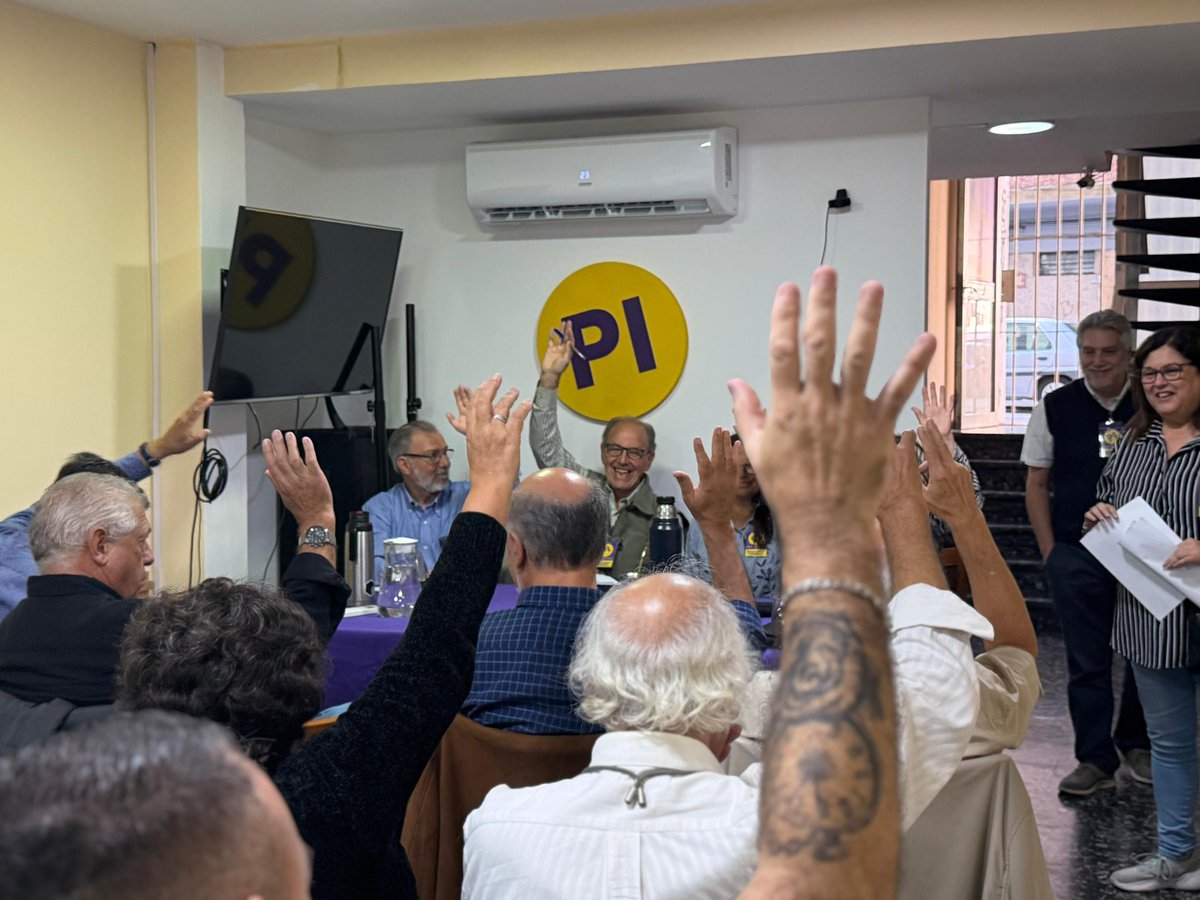 Pablo_Mieres's tweet photo. Importante reunión de nuestra Junta Federal del @pindependiente_ con presencia de Dirigentes de todo el país. Muy preocupados por decisiones equivocadas del Gobierno en temas estratégicos para el país como el abastecimiento de agua potable y la movilidad del transporte. También se presentaron Informes de la excelente gestión de nuestros compañeros en el gobierno de muchos Departamentos