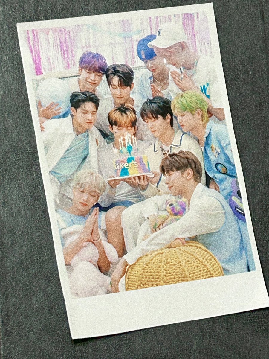 I have wanted to read "The Count of Monte Cristo" for a long time, but I never quite got around to it 😶‍🌫️ Hunter started reading it, and I thought This is the perfect moment to finally dive in😎
 I have already finished the 1 volume out of 2!                 My cute bookmark⤵️