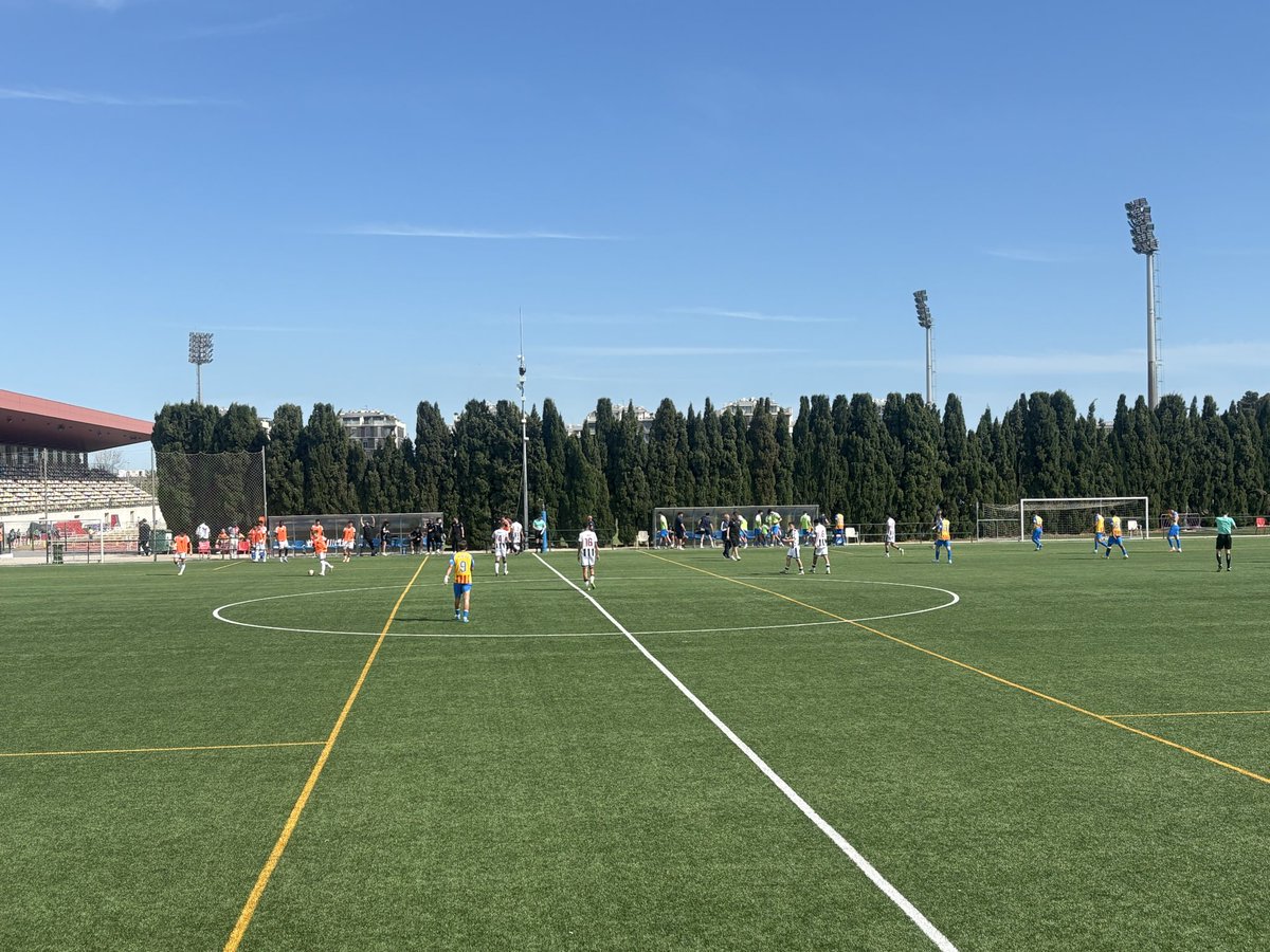 ⏳ 0 - 2 gana el #VFCMestalla al descanso en Castellón de la Plana.

🚀 El filial arrancó como un cohete, con dos goles y una presión asfixiante que llevó a los locales a cometer errores en salida de balón.

🧱 En defensa muy sólidos y sin conceder lo más mínimo.