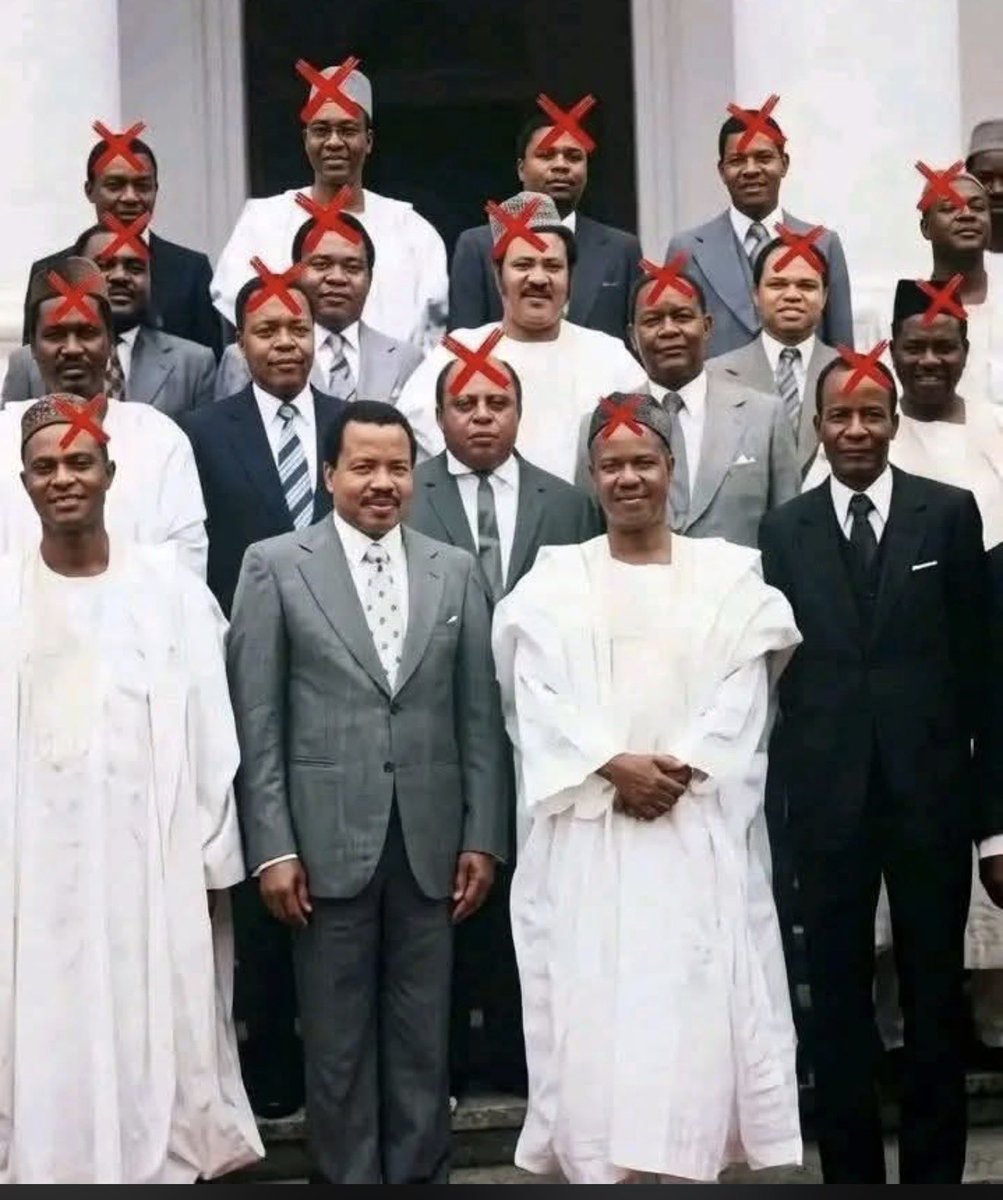 One_Alasco's tweet image. 🚨🚨💢 #CAMEROUN : Dans le gouvernement de Ahmadou Ahidjo, où Paul Biya occupait le poste de Premier ministre, il est aujourd’hui le seul encore en vie ; tous les autres membres sont décédés.

Sacré Paul Biya. 😇😇😇