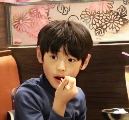 นอกจากฉายา "ลูกหมาของโค้ช" แล้ว อีกหนึ่งฉายาที่ชอบของน้องฮุนเลยคือ "นางฟ้าลูกพีช" อะ เพื่อนตั้งให้เพราะน้องแก้มแดงเหมือนลูกพีช น่ารักเนอะㅠㅠ