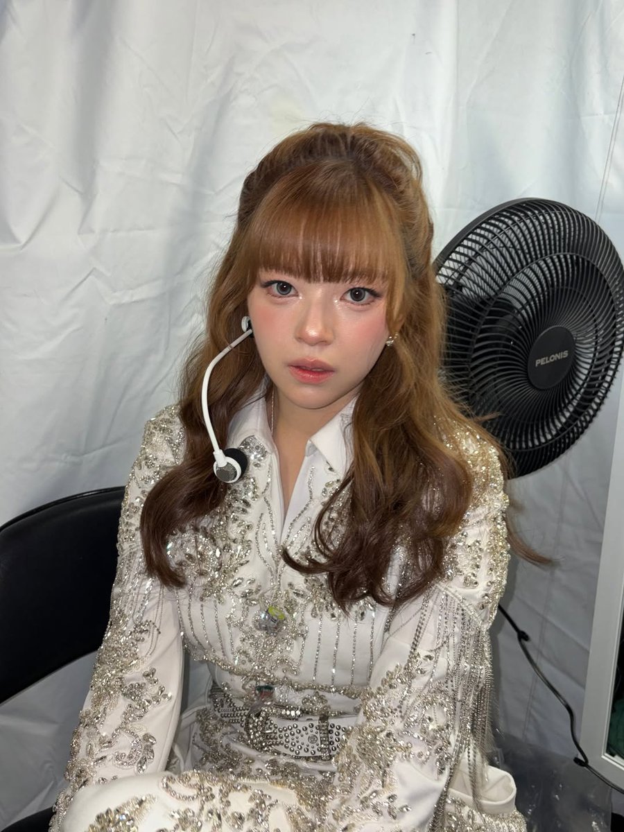 Another sneak peak from the backstage 💚