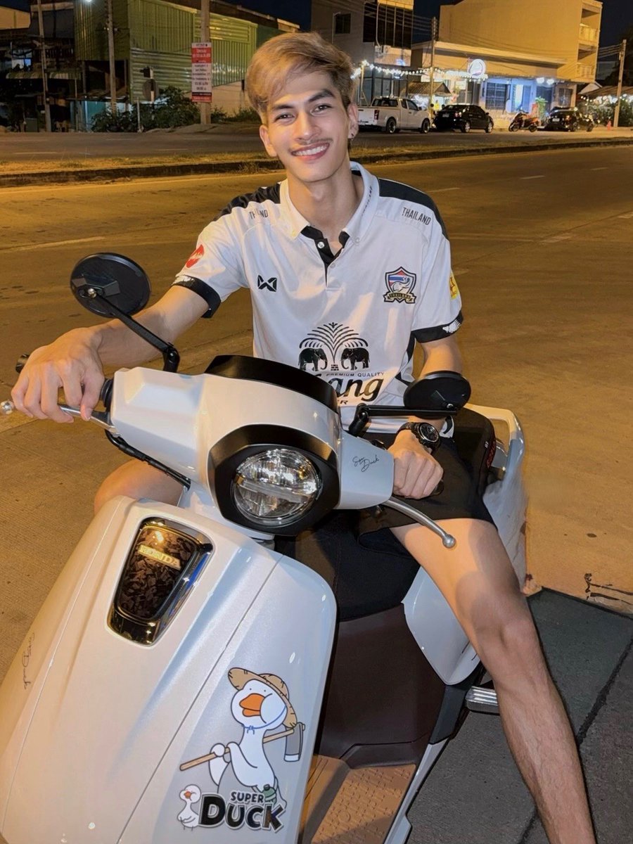 ไอซ์ ธนา. tweet media