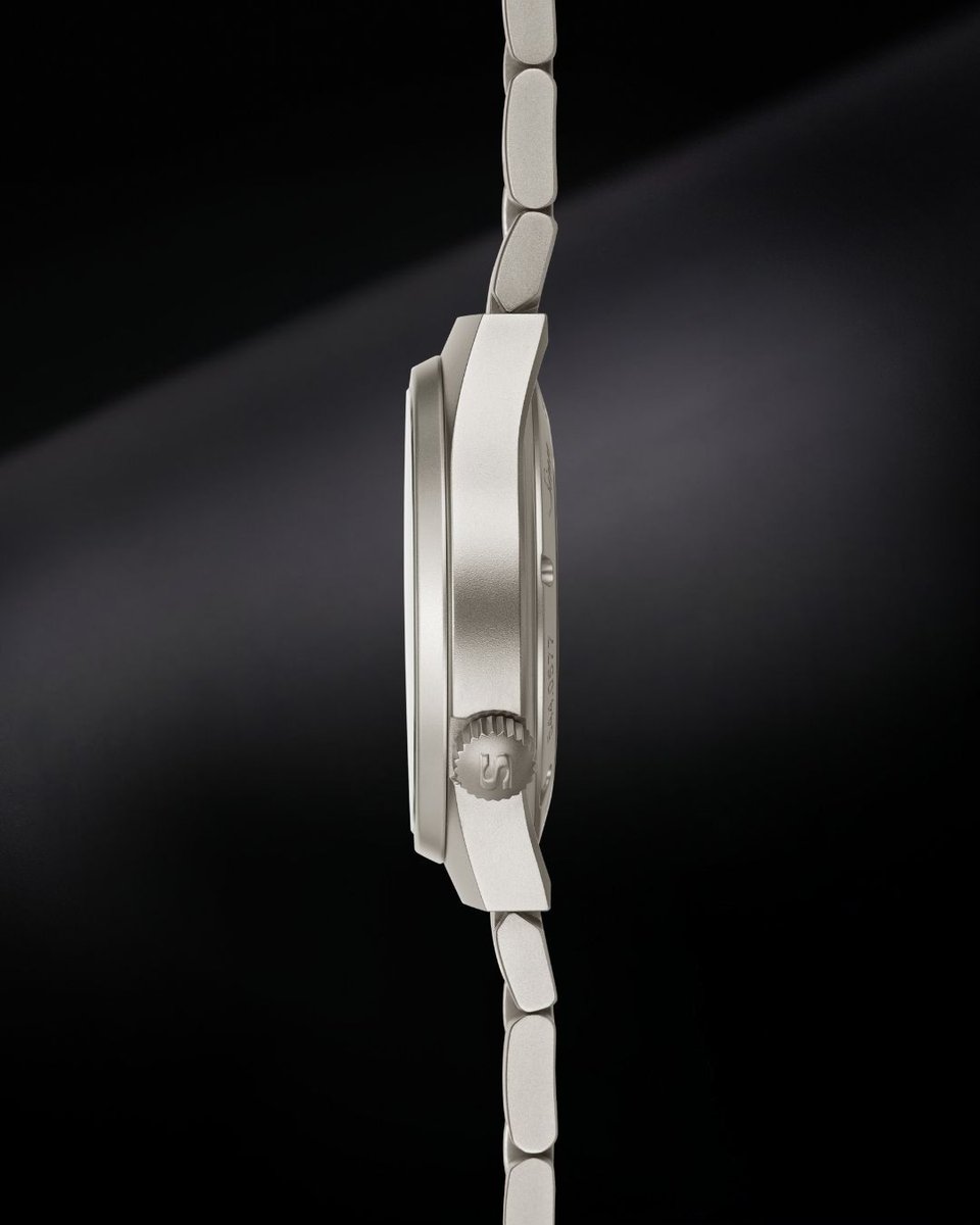 abtsaat's tweet image. Sinn 544 Otomatik Erkek Kol Saati Ön Siparişe Açıldı🎉

38.5 mm kasa çapı ve yalnızca 10 mm kasa kalınlığı ile kompakt ve ergonomik bir profil sunan saat, 42.3 mm lug-to-lug ölçüsü sayesinde bilekte son derece dengeli bir duruş sergiler. 

#abt #abtsaat #sinn544