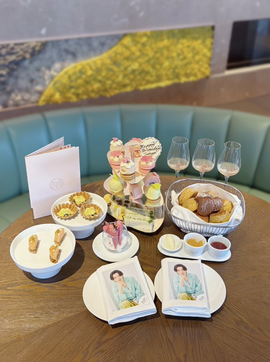 𝐴𝑟 tweet media