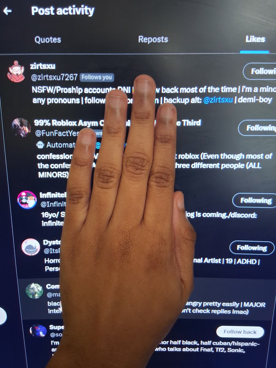 Comical: #NIGGAS4PC2 tweet media