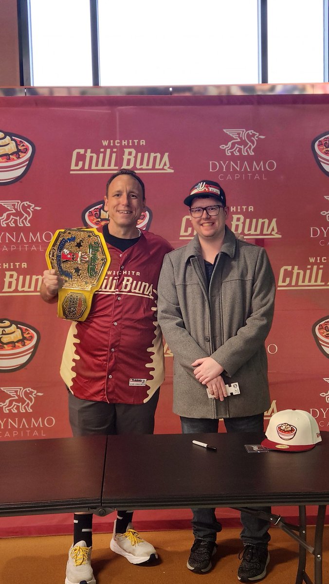 IsaacinWichita's tweet photo. It was a HONOR to meat the 🐐 himself @joeyjaws at the @WindSurgeICT game last night!!!! https://t.co/cnGPRVdcNB