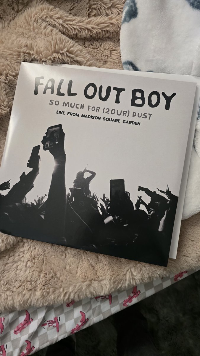 Sython (Gina) tweet media