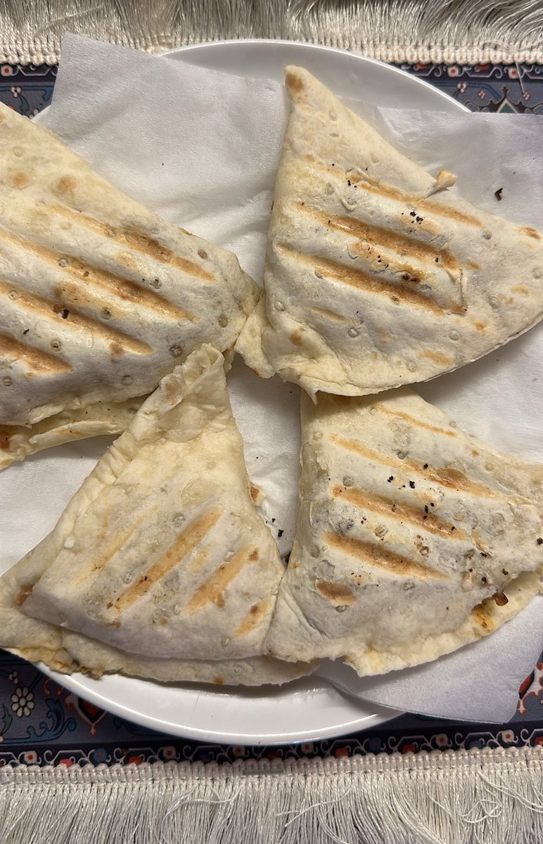 chat with me if you can tweet media