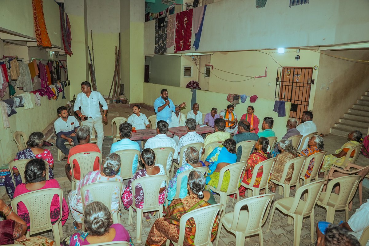 Today, I visited the Duming Kuppam fishermen hamlet in the #Mylapore constituency and interacted with the residents.During our meeting, the people expressed their long-standing grievances like the severe mobile network issue in the area.

I have firmly assured them that I will