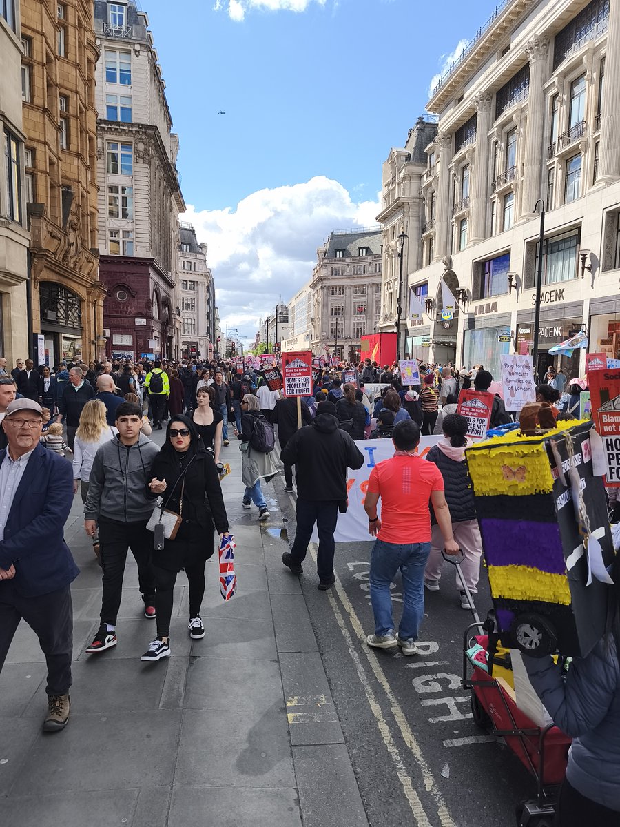 troovus's tweet photo. Today's National Housing Demonstration in London was huge https://t.co/nq1vbh1Mla