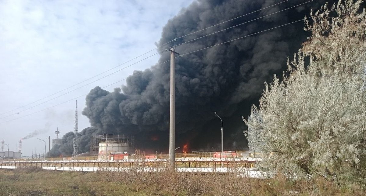 Maks_NAFO_FELLA's tweet image. 🔥BAVOVNA at Novokuybyshevsk oil refinery, ⚓️Vysotsk port, 💥Syzran oil refinery, 🛢️Tikhoretsk, 🎉Sevastopol oil depot, 🛳️SBU hit 3 ships in Crimea, ☀️Minus Solntsepyok!

SUPPORT ME 🇺🇦😼
▪️ buymeacoffee.com/MAKS22
▪️ PayPal: maksmu24@ukr.net
▪️ patreon.com/Maks24