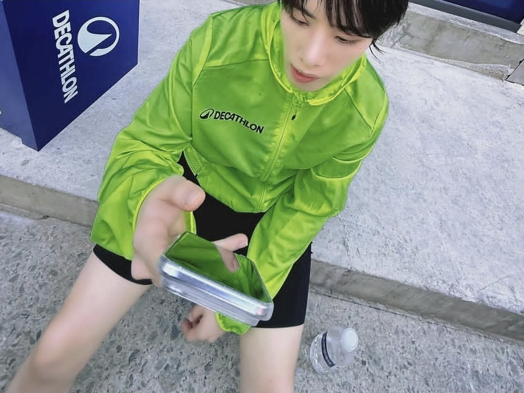 albion110423's tweet image. 20260418 제누 인스타 🐥💕
잘생긴 제누랑 세빈이 잘자요 ✨️ 
#OMEGA_X #XEN #SEBIN 
#오메가엑스 #젠 #세빈 
#DECATHLON #데카트론