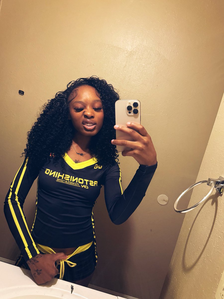 QUEEN STATUS tweet media