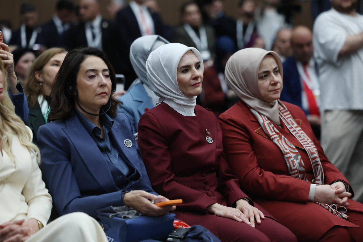 tugbaisikercan's tweet photo. 📍 Antalya Diplomasi Forumu (ADF)

Saygıdeğer @EmineErdogan Hanımefendi’nin ev sahipliğinde düzenlenen “Filistin İçin Tek Yürek: Eğitimde Yıkıma Karşı Geleceği Korumak” paneline katıldık.

İnanıyoruz ki; küresel vicdanın bu ortak çabası, bölgedeki acıların dinmesine ve kalıcı bir barışın inşasına en güçlü desteği sunacaktır.

Bu anlamlı ve kıymetli buluşma vesilesiyle Saygıdeğer Hanımefendi’ye şükranlarımı arz ediyorum.

@AntalyaDF #ADF2026