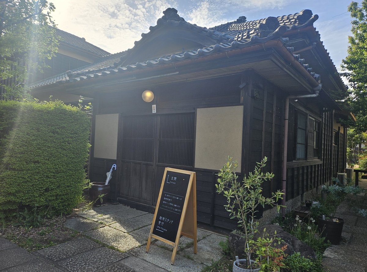 ﾒﾛﾝﾊﾟﾝ( ͜🍞･ω･) ͜🍈 tweet media