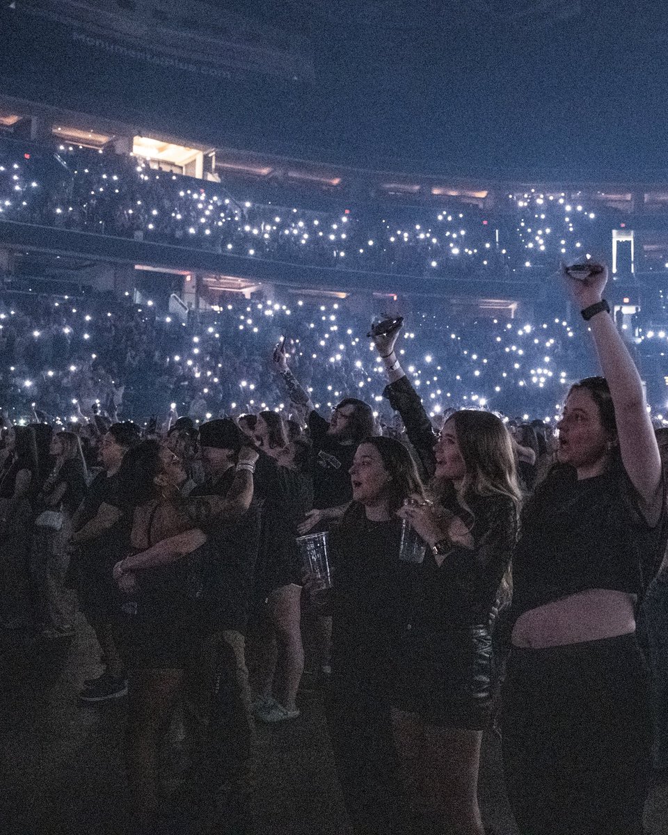 Demi HQ tweet media